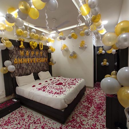 Hotel Dev Palace Ahmedabad Ngoại thất bức ảnh