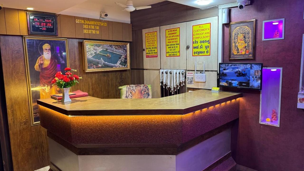 Hotel Dev Palace Ahmedabad Ngoại thất bức ảnh