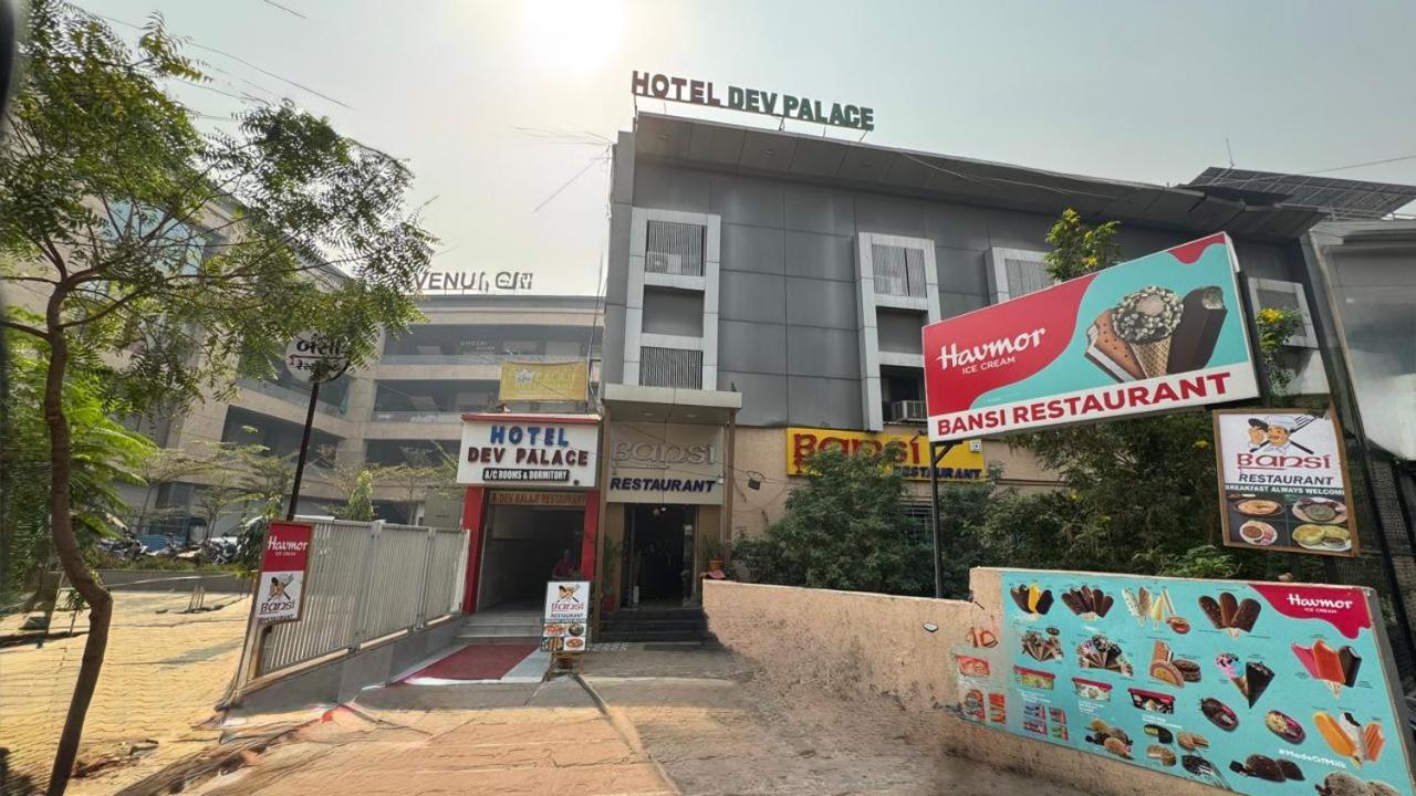 Hotel Dev Palace Ahmedabad Ngoại thất bức ảnh